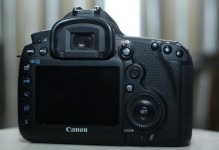 佳能5DMarkIV（功能卓越、画质精良，让您的摄影水平提升到新的高度）