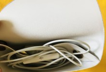 三角彩色耳机清理指南（快速、简单、有效的清理方法）